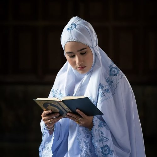 muslim-women-wearing-white-shirts-doing-prayer-according-principles-islam.jpg muslim-women-wearing-white-shirts-doing-prayer-according-principles-islam.jpg